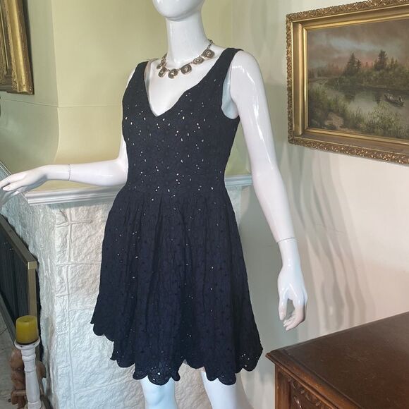 Karl Lagerfeld Navy Blue Cotton Eyelet Sleeveless V-Neck Summer Mini Dress - Picture 3 of 16